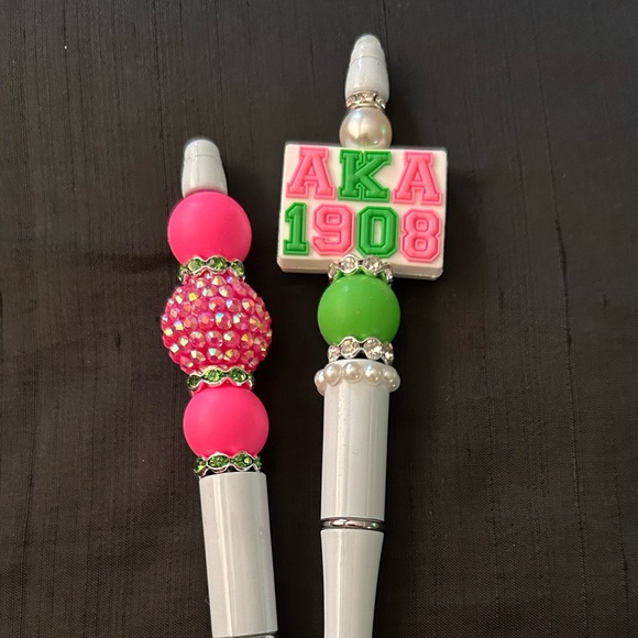Stylish Pink and White Beaded Pen 🖋️ - Picture 6 of 7